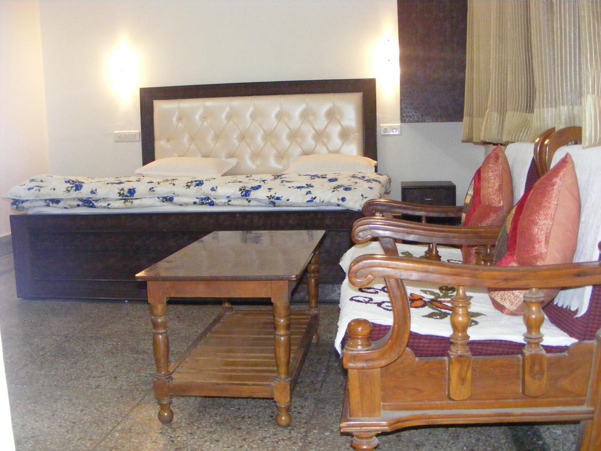 Hotel Vacation Τζαϊπούρ Εξωτερικό φωτογραφία