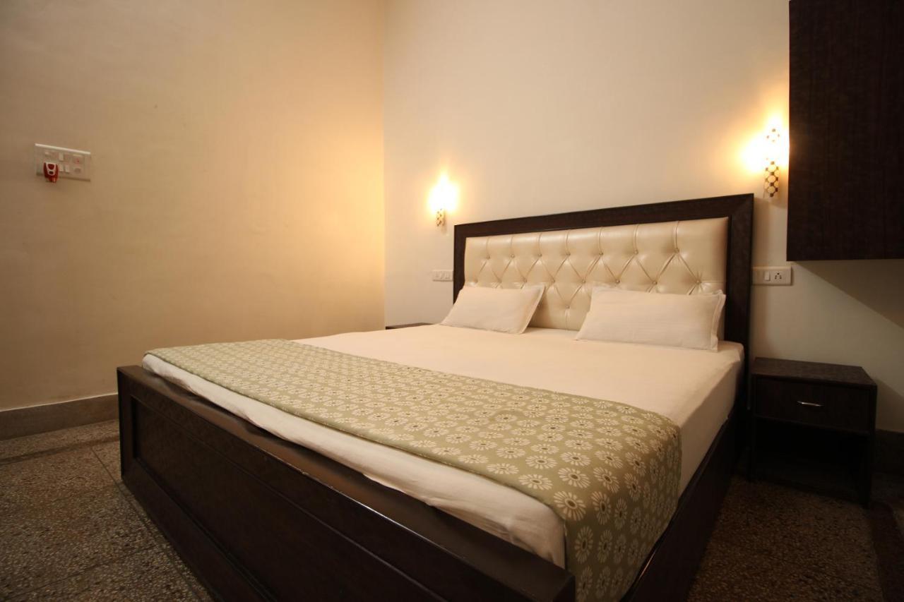 Hotel Vacation Τζαϊπούρ Εξωτερικό φωτογραφία