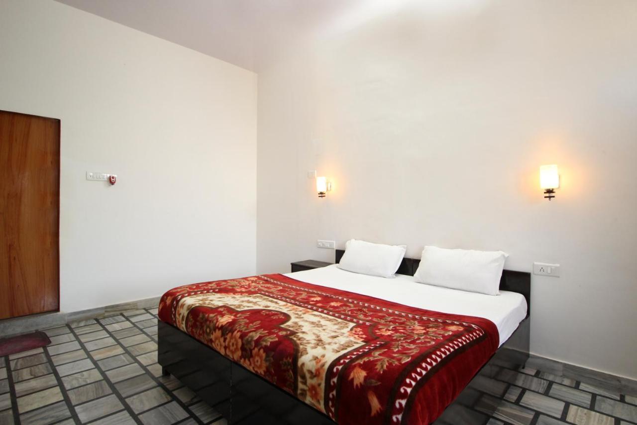 Hotel Vacation Τζαϊπούρ Εξωτερικό φωτογραφία