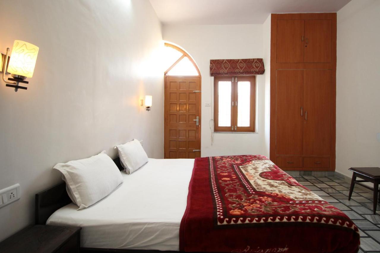 Hotel Vacation Τζαϊπούρ Εξωτερικό φωτογραφία